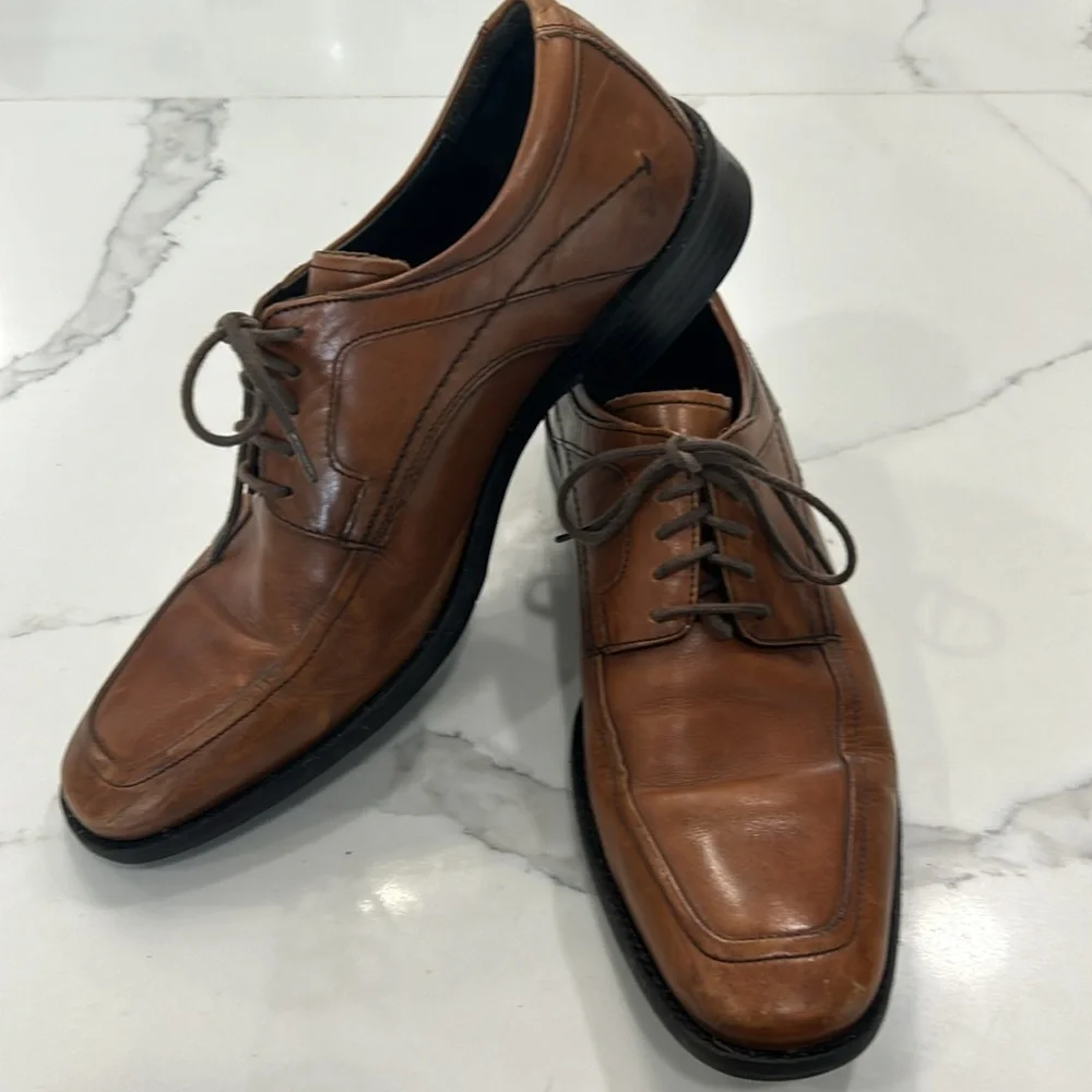 Johnston & Murphy Brown Sheepskin Dress Shoes.‎ Size 9M